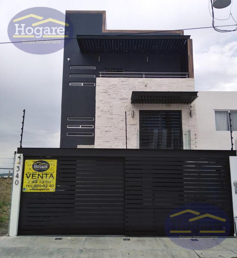 Casa Venta 3 niveles Roof Garden Preciosa vista a la ciudad Residencial La Foresta, Norte León Gto