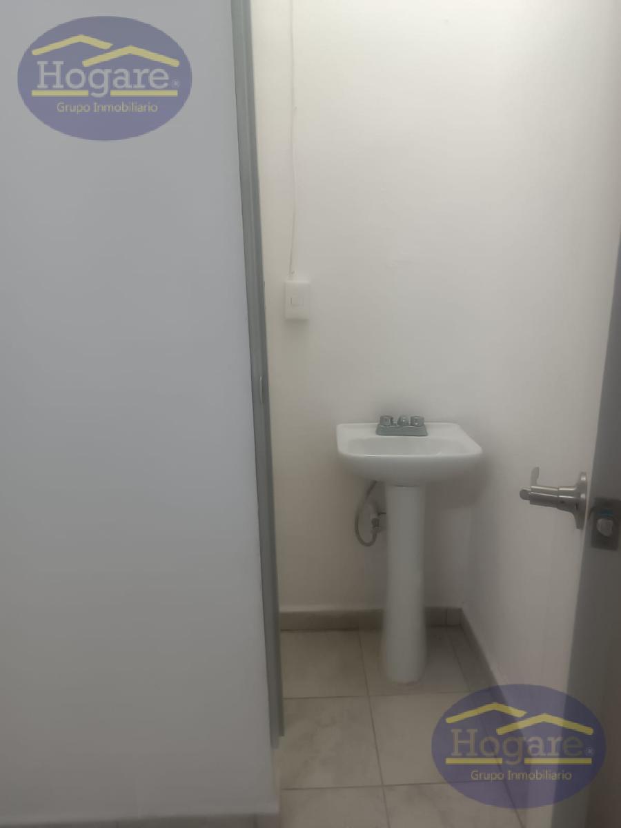 Oficina en Renta, excelente espacio para consultorio o para oficina en la Col. Obregón León Gto.