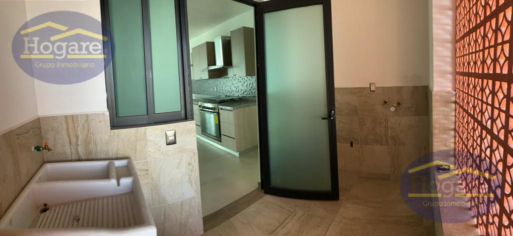 Departamento en Renta con Excelente Ubicación-Fraccionamiento El Condado Plus, León, Gto.