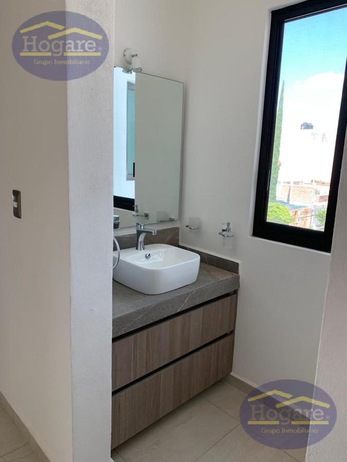 Departamento en Renta con Excelente Ubicación-Fraccionamiento El Condado Plus, León, Gto.